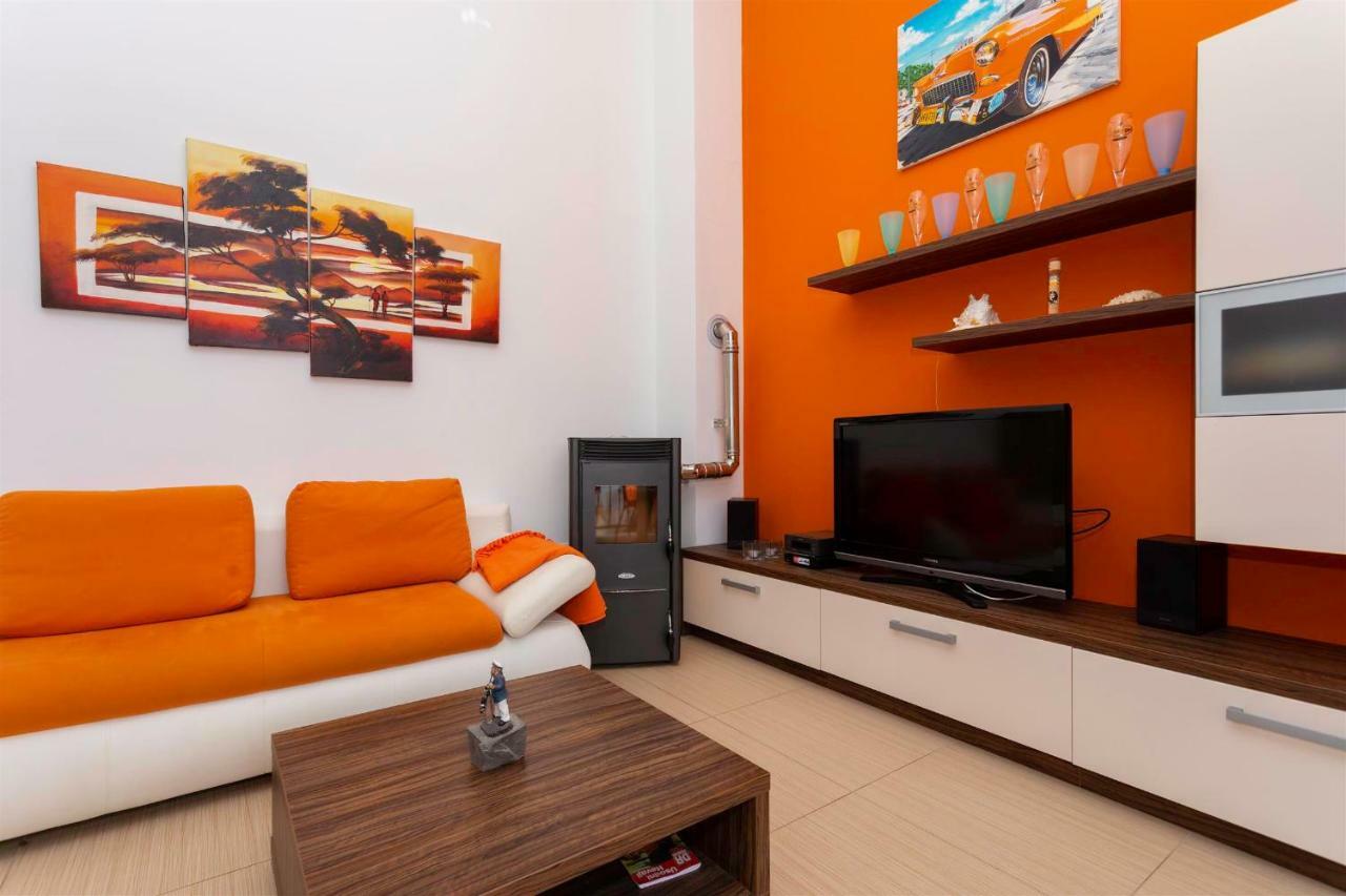 Seafront Apartment Soline With Seaview מראה חיצוני תמונה